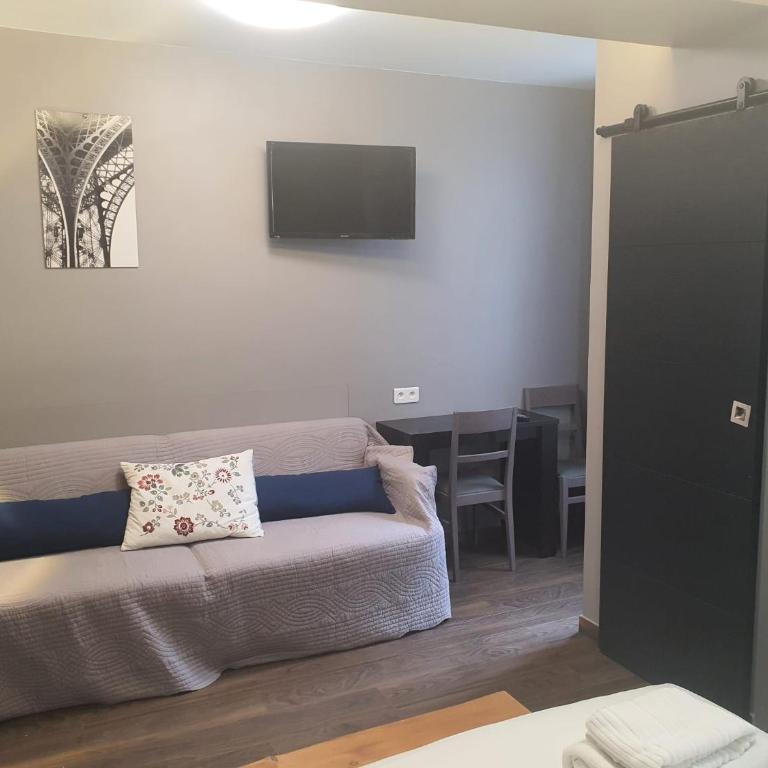 HOTEL SAVOY - Comfort Triple Room with Shower - 5