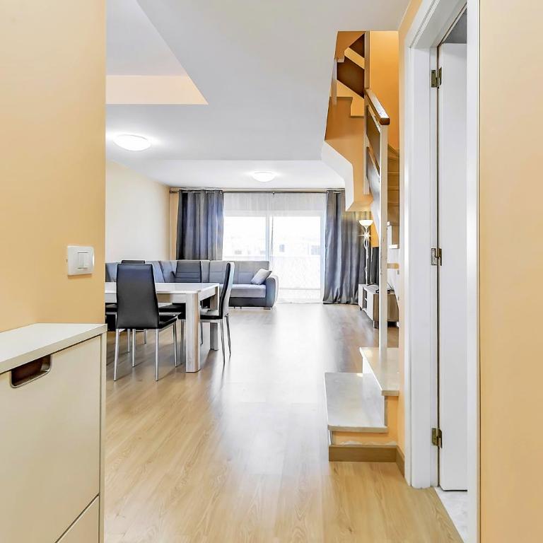 YELLOW 3 bedroom large apartment for 10 guests - Apartamento de 3 dormitorios - 2