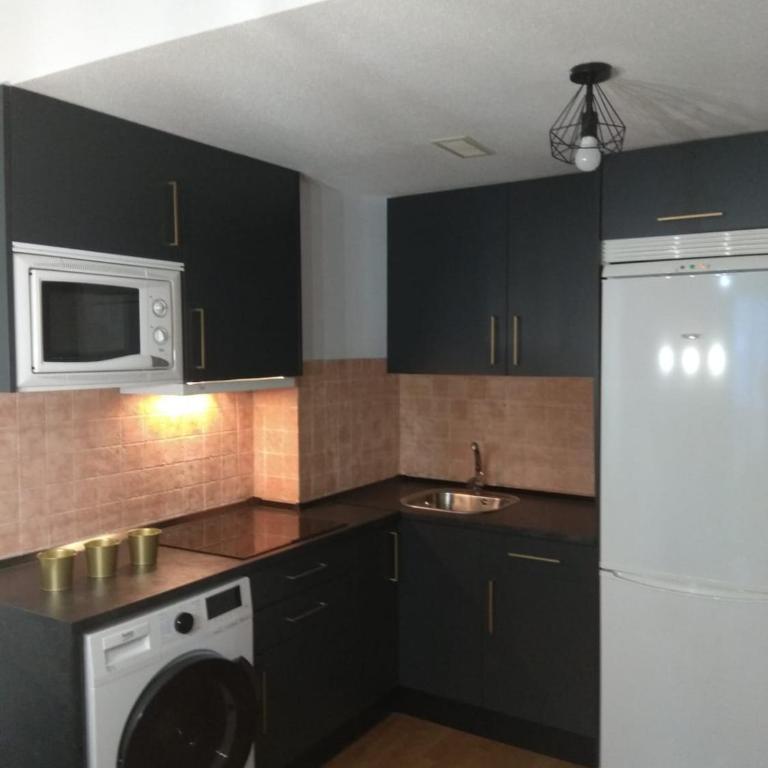 Apartamento Albareda - Two-Bedroom Apartment - 13