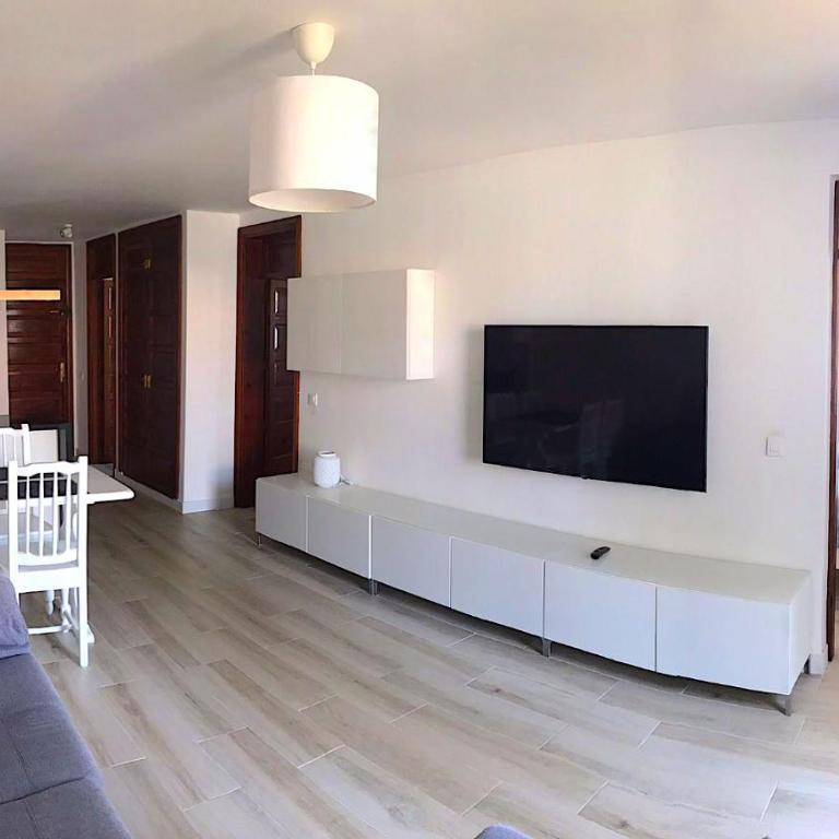 Parque Santiago I - 2 Bedroom - 1 Bathroom - Open plan living - Kitchen area - Extra large balcony - First Floor Apartment - Apartamento de 2 dormitorios - 4