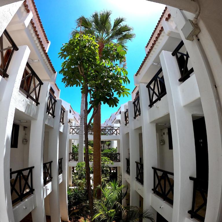 Parque Santiago I - 2 Bedroom - 1 Bathroom - Open plan living - Kitchen area - Extra large balcony - First Floor Apartment - Apartamento de 2 dormitorios - 15