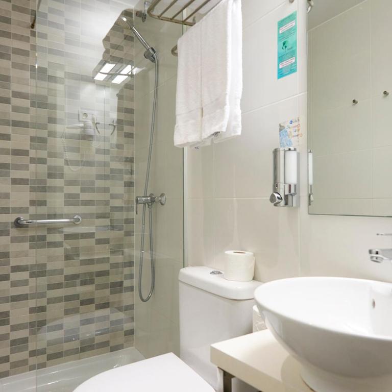 Hotel BESTPRICE Diagonal - Deluxe Double or Twin Room - 4