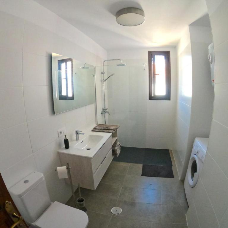Parque Santiago I - 2 Bedroom - 1 Bathroom - Open plan living - Kitchen area - Extra large balcony - First Floor Apartment - Apartamento de 2 dormitorios - 7