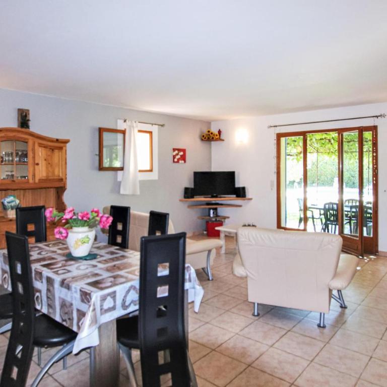 Gorgeous Home In Carpentras - Maison de Vacances 4 Chambres - 4