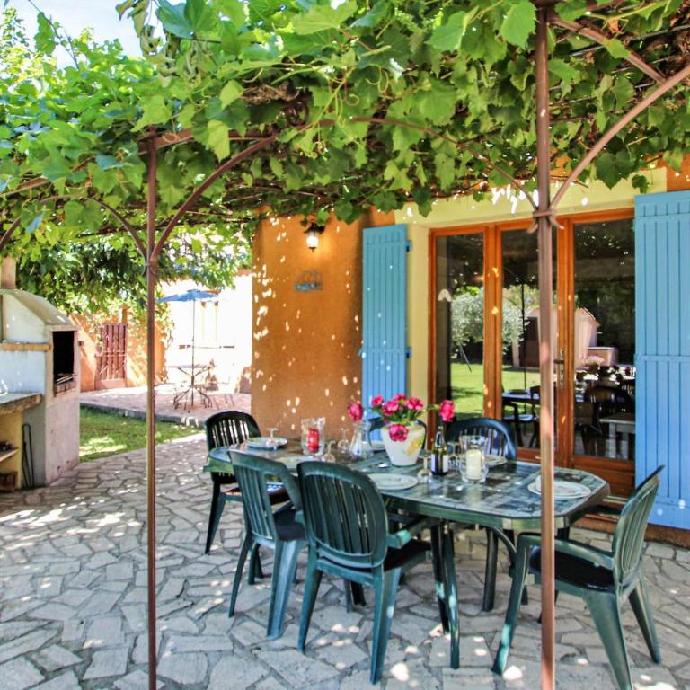 Gorgeous Home In Carpentras - Maison de Vacances 4 Chambres - 6