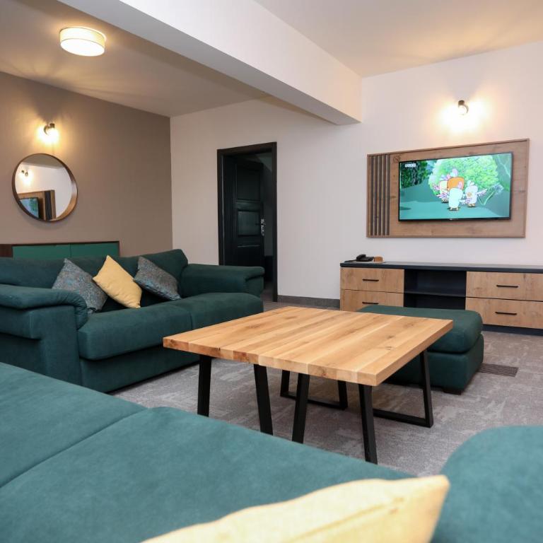 Hotel Board - One-Bedroom Suite with Balcony - 2