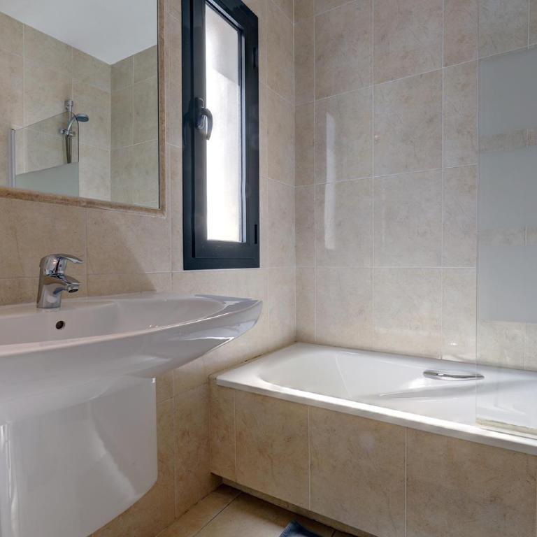 Villa in Puerto Marina with private pool - Villa - 40