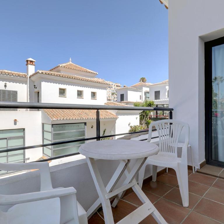 Villa in Puerto Marina with private pool - Villa - 45