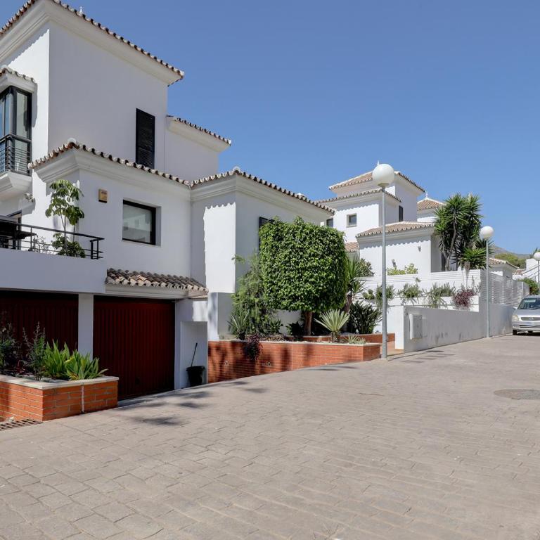 Villa in Puerto Marina with private pool - Villa - 61