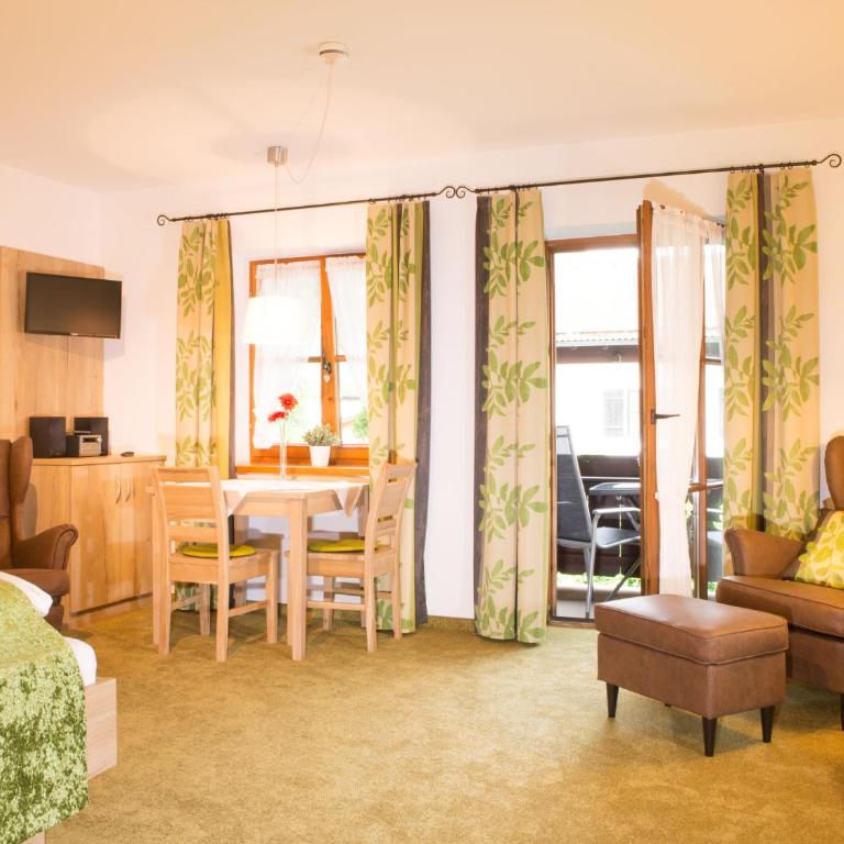 Ahorn-Appartements - Chiemgau Karte - Apartment mit Blick auf die Berge - 1