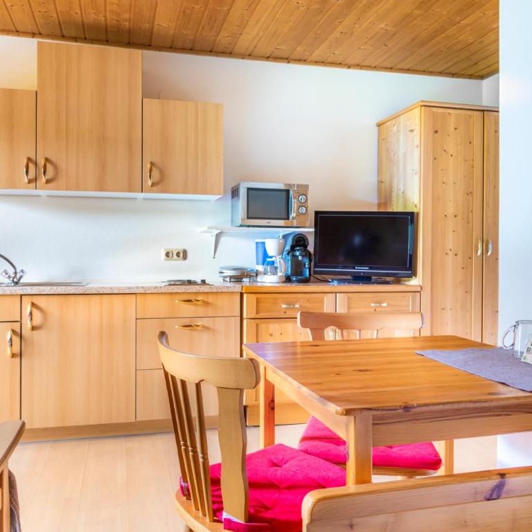 Gasthof Pesbichl - Apartment mit 1 Schlafzimmer und Balkon - 1