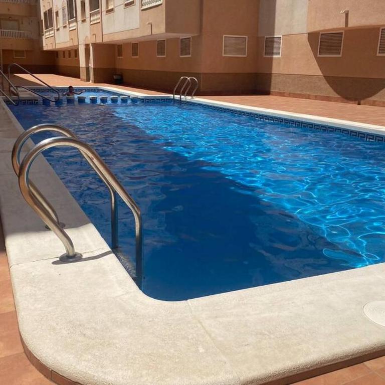 Acogedor apartamento en zona residencial con piscina - Apartamento de 2 dormitorios - 10