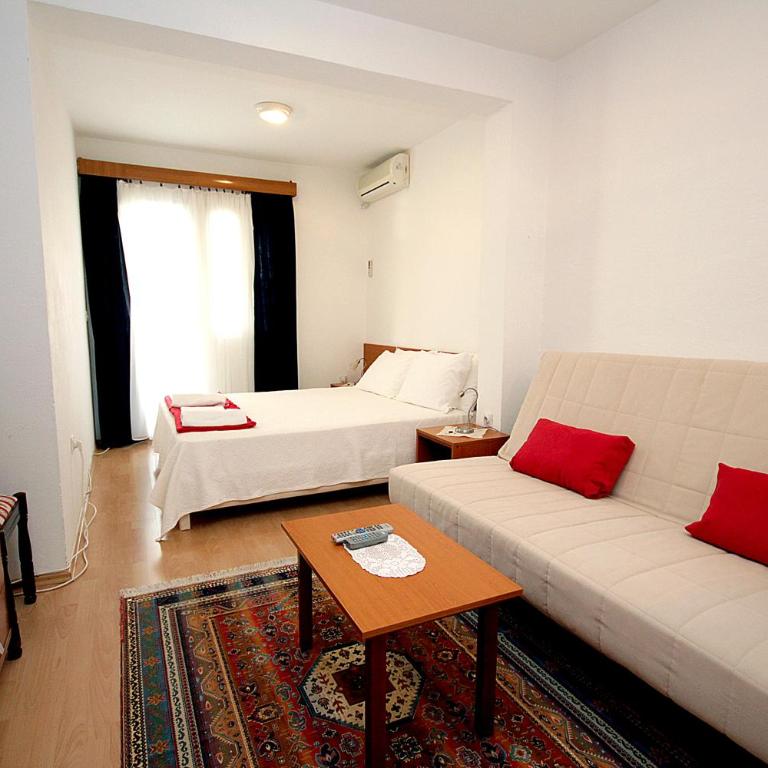 Guesthouse Drašković - Studio with Terrace - 3