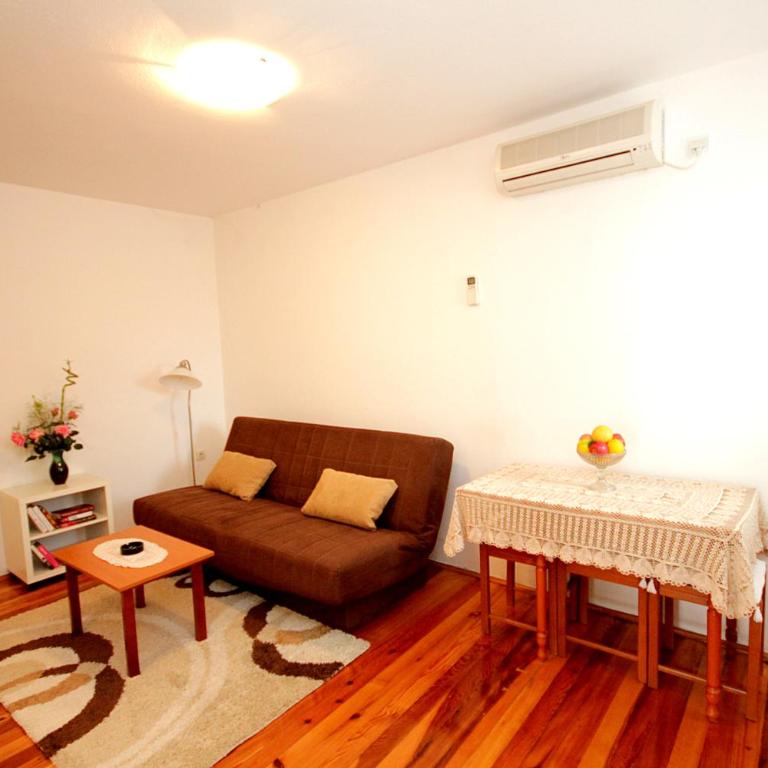 Guesthouse Drašković - One-Bedroom Apartment with Terrace - 1