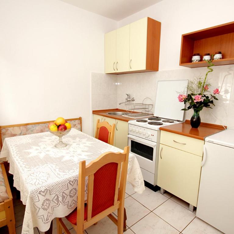 Guesthouse Drašković - Two-Bedroom Apartment with Terrace - 3