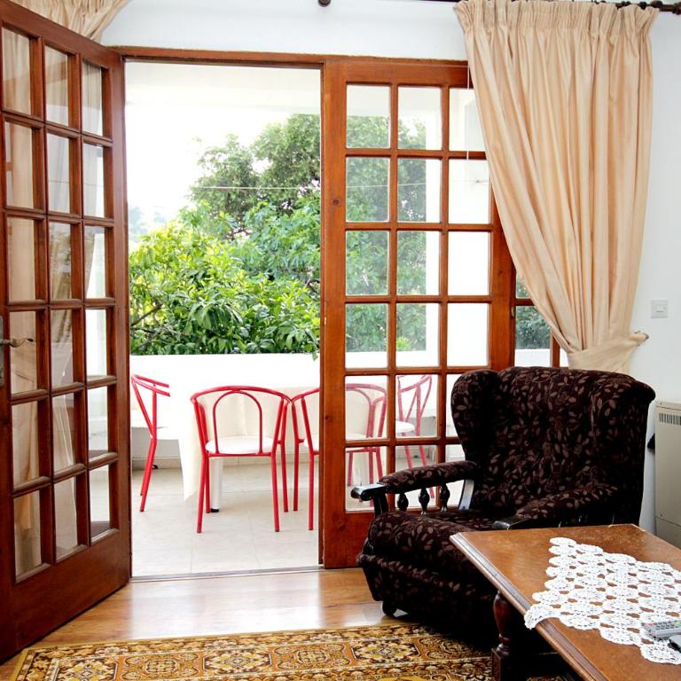 Guesthouse Drašković - Studio with Balcony and Garden View - 9