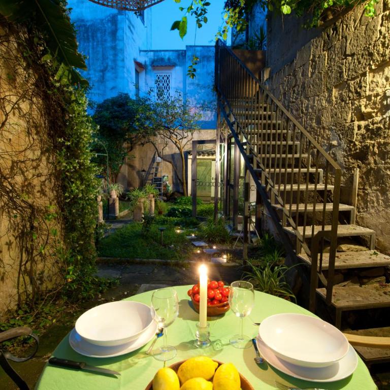 Casa d'Artista Suite & Garden - Family Room with Garden View - 3
