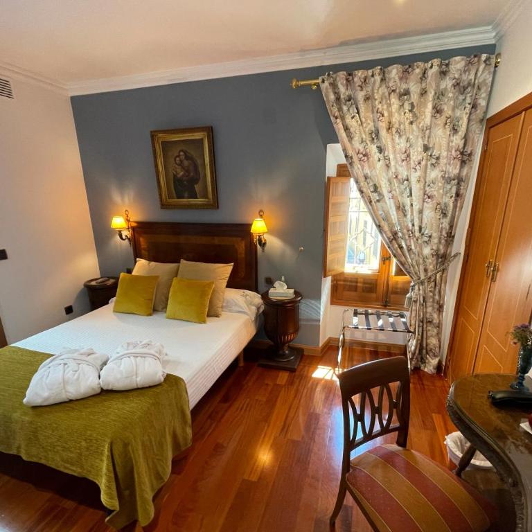 Hotel Boutique La Llave de la Judería - Deluxe Queen Room - 9