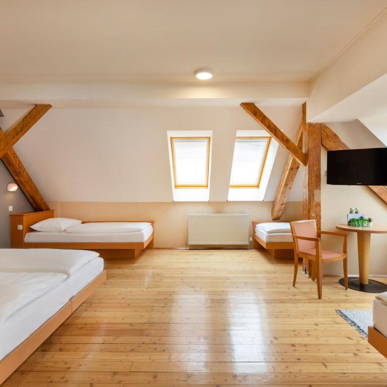 JUFA Hotel Judenburg - Self Check-in - Standard Vierbettzimmer - 5
