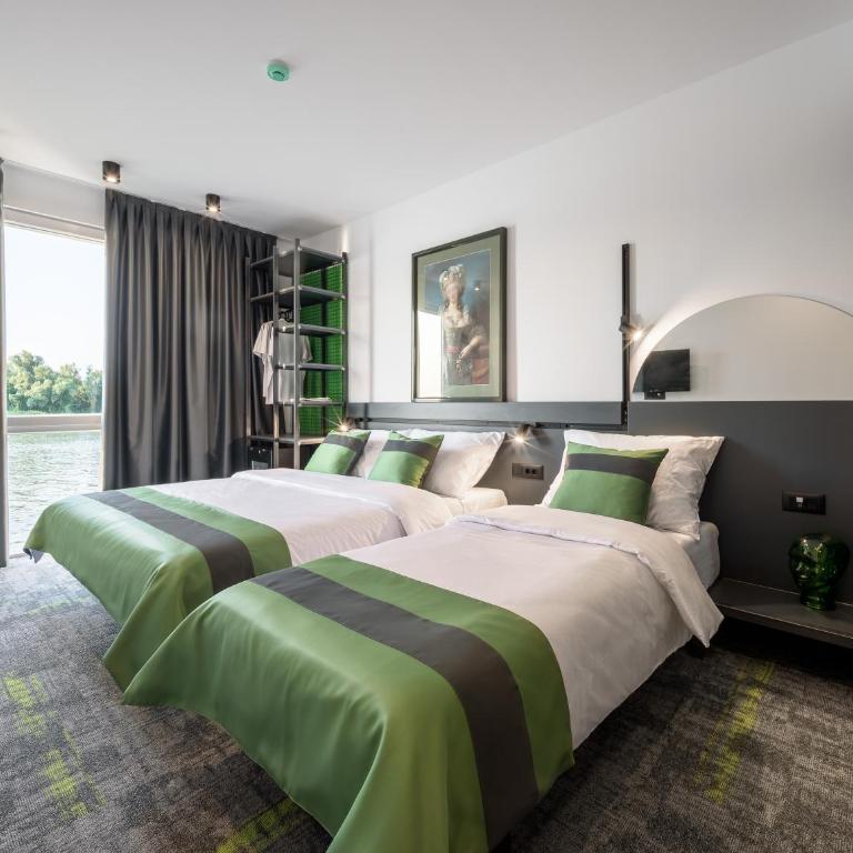 Joy 5 Hotel & SPA - Trokrevetna Soba s Pogledom na Reku - 3