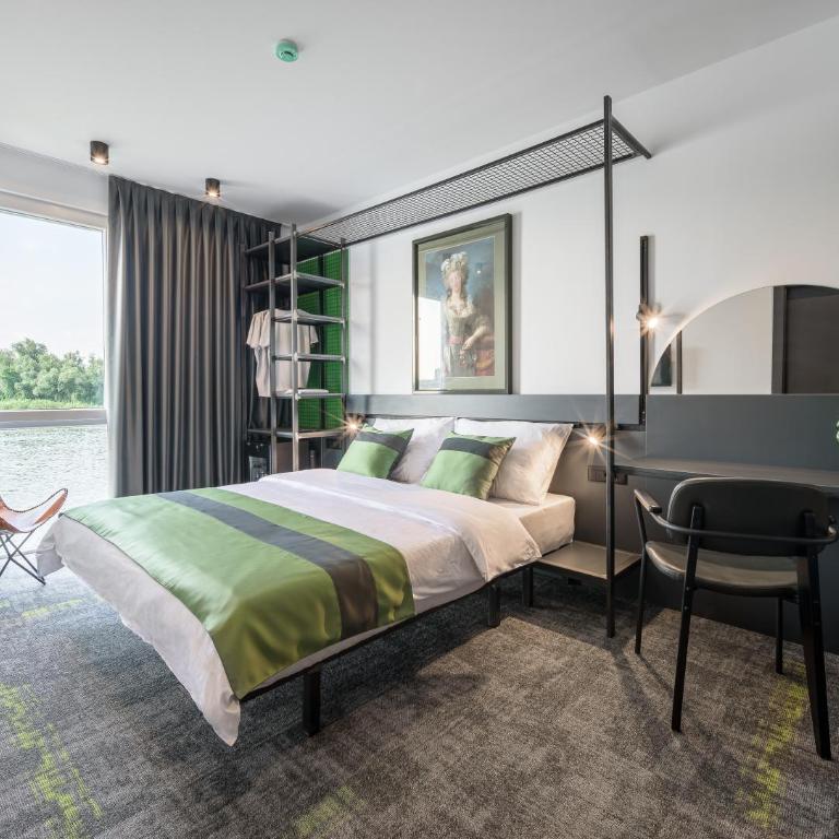 Joy 5 Hotel & SPA - Dvokrevetna Soba sa Bračnim Krevetom/2 Zasebna Kreveta i Pogledom na Reku - 1