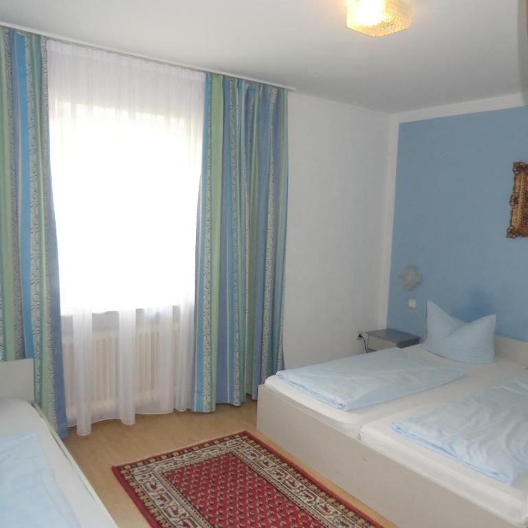 Hotel Pension Haydn - Chambre Triple avec Toilettes Communes - 2