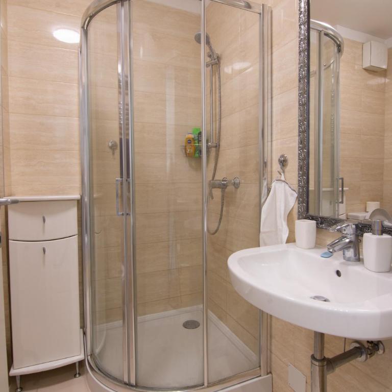 A Blok New Modern - Free garage parking, comfortable, quiet with a park view - Studio Apartman - 8