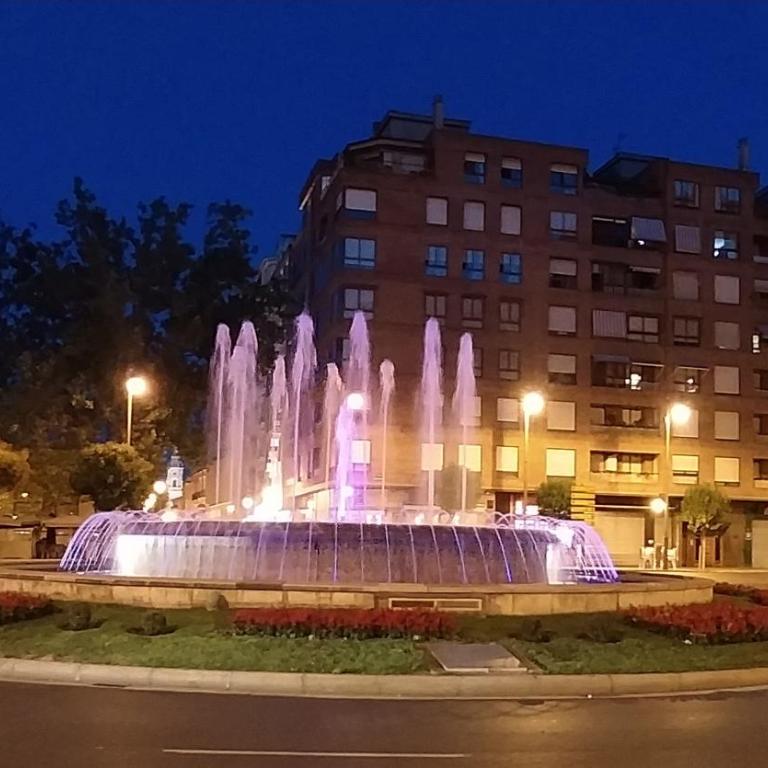 Gonzalo de Berceo 15 " CALIDAD-SOBRIO" AND " FREE PRIVATE PARKING " - Apartamento de 3 dormitorios - 95
