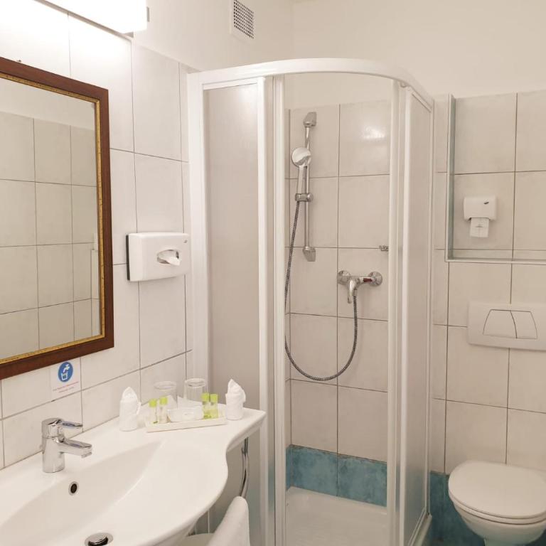 Hotel Garni Wurzer - Doppelzimmer mit Balkon und Seeblick - 6