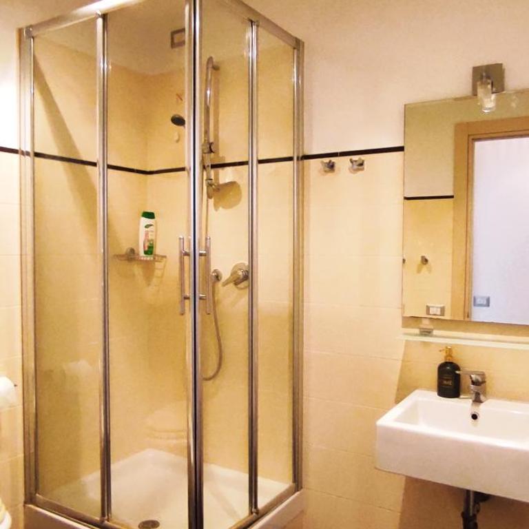 Rome Station Rooms - Suite Standard - 24