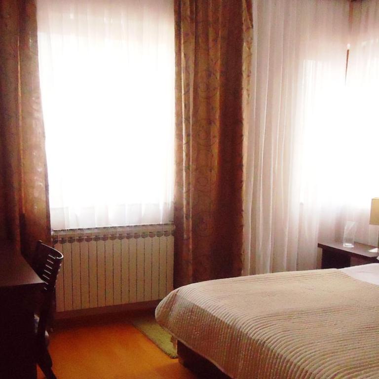 Hotel Divan - Standardna Dvokrevetna Soba sa Bračnim Krevetom/Zasebnim Krevetima - 15