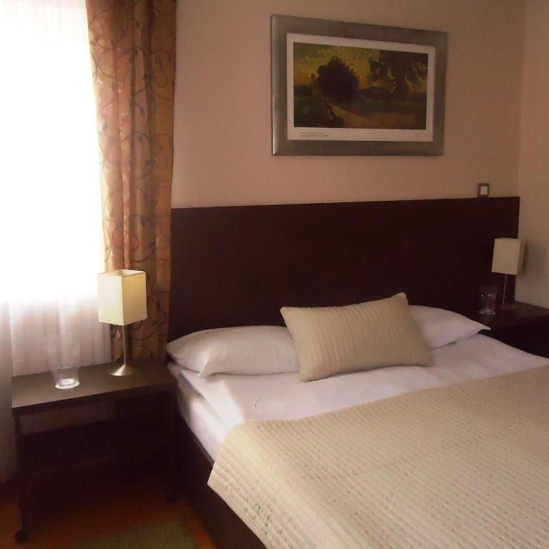 Hotel Divan - Standardna Dvokrevetna Soba sa Bračnim Krevetom/Zasebnim Krevetima - 39