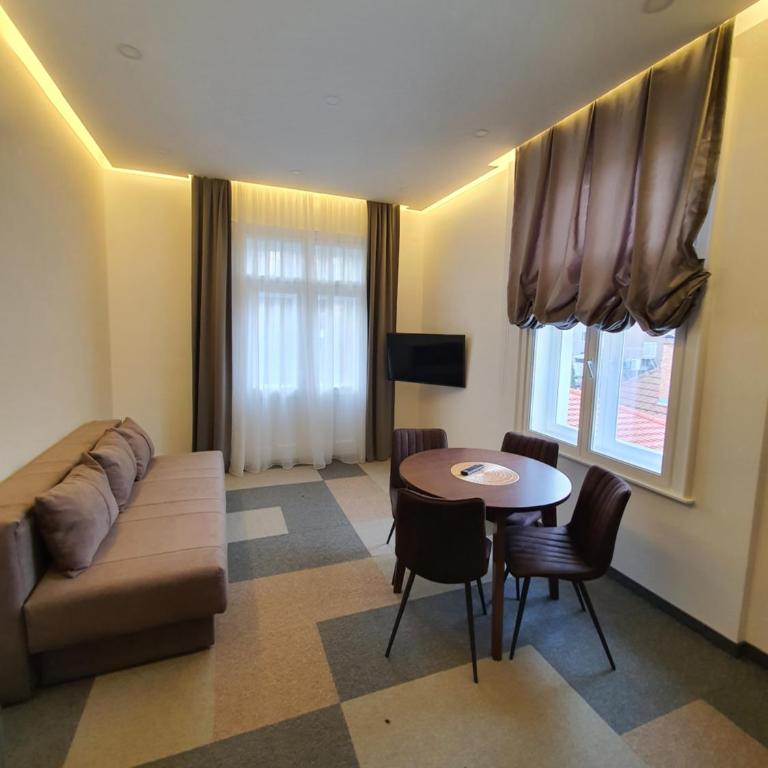 Vila Samokres sa bazenom - Apartman sa Pogledom na Bazen - 3