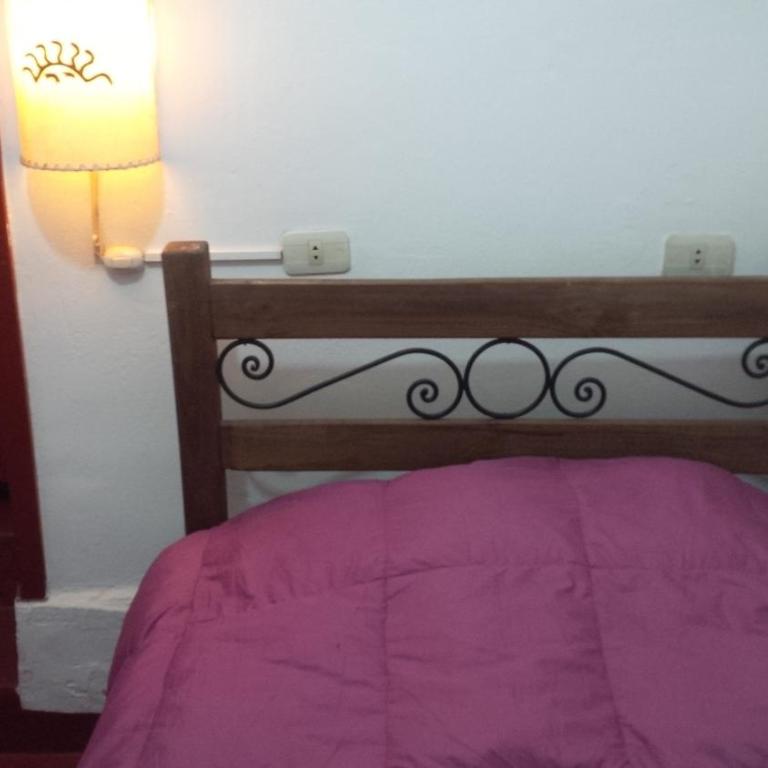 Vip House - Habitación Individual con baño compartido - 2