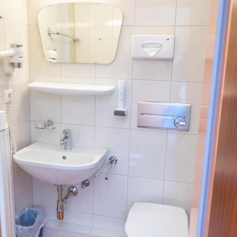 Strandhotel Burgstaller - Standard Zweibettzimmer - 2