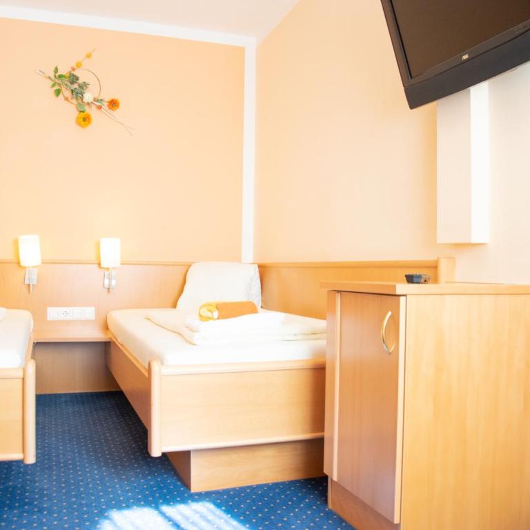 Strandhotel Burgstaller - Standard Zweibettzimmer - 4