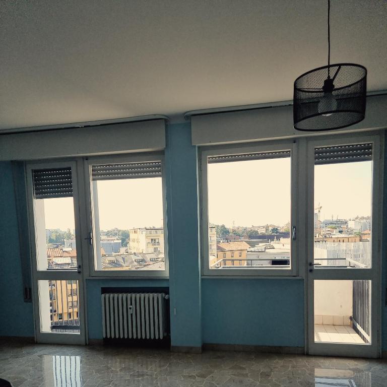 Lux - Three-Bedroom Apartment - 11