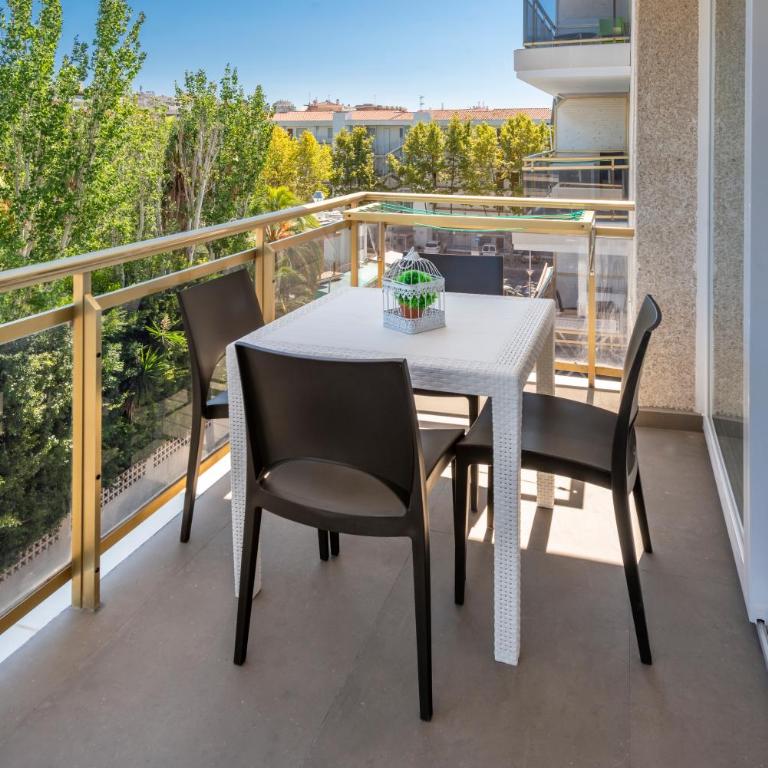 Rentalmar Salou Playa Family Suites & Pool - Two-Bedroom Apartment - 8