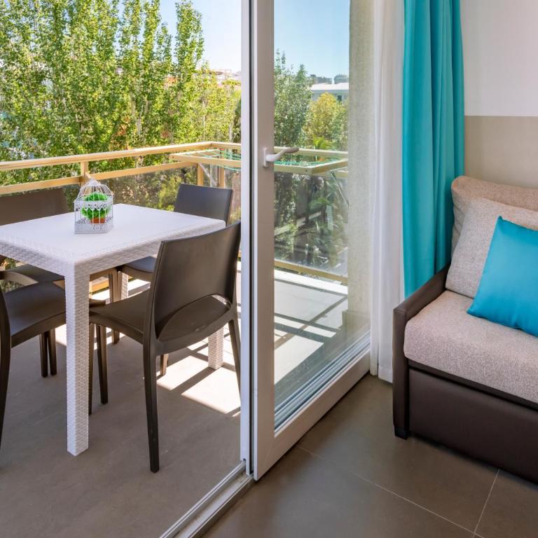 Rentalmar Salou Playa Family Suites & Pool - Two-Bedroom Apartment - 2