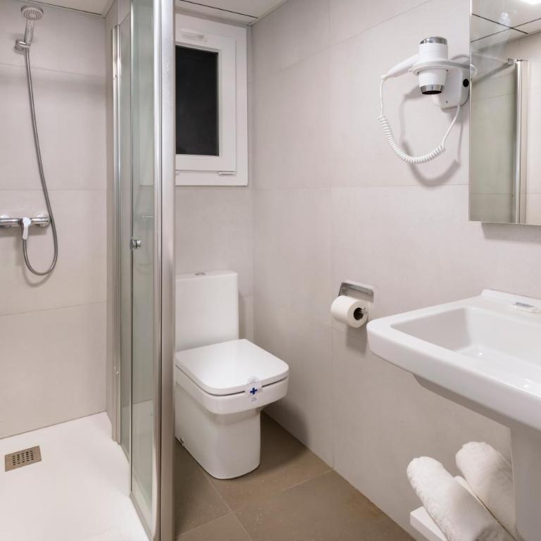 Rentalmar Salou Playa Family Suites & Pool - Two-Bedroom Apartment - 7