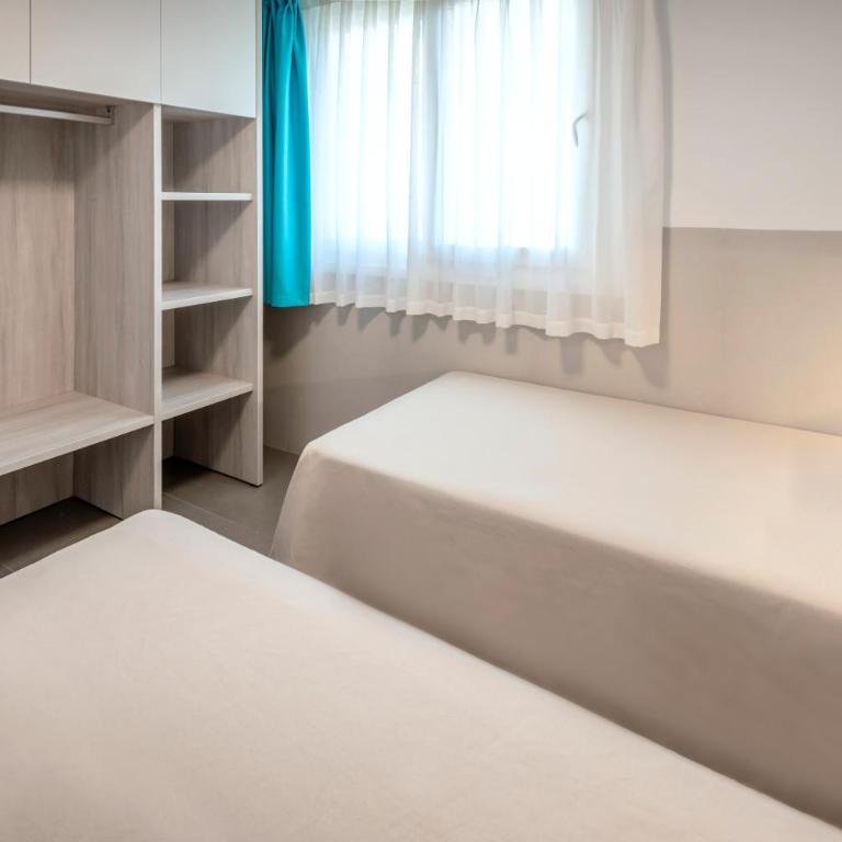 Rentalmar Salou Playa Family Suites & Pool - Two-Bedroom Apartment - 12