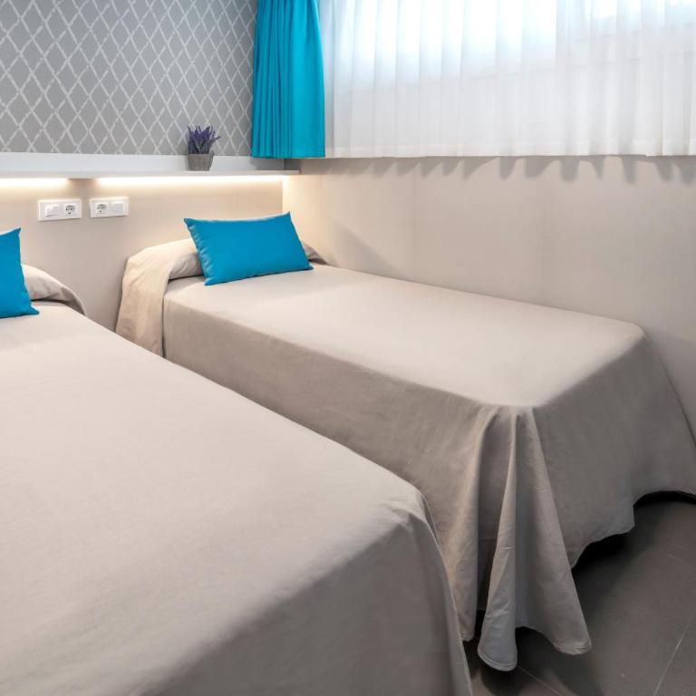 Rentalmar Salou Playa Family Suites & Pool - Two-Bedroom Apartment - 11