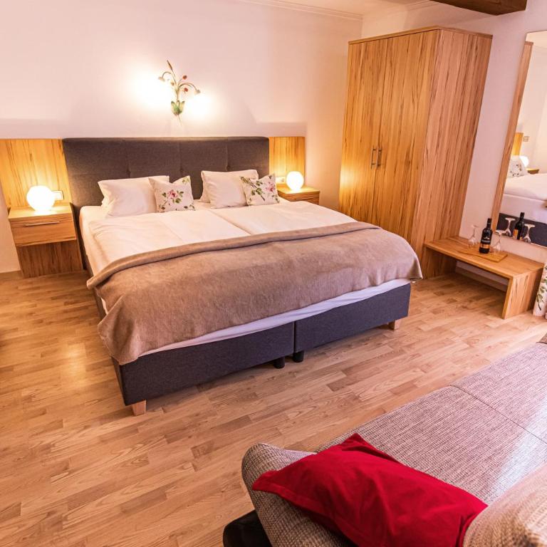 Haus Farmer - Double Room with Balcony - 12