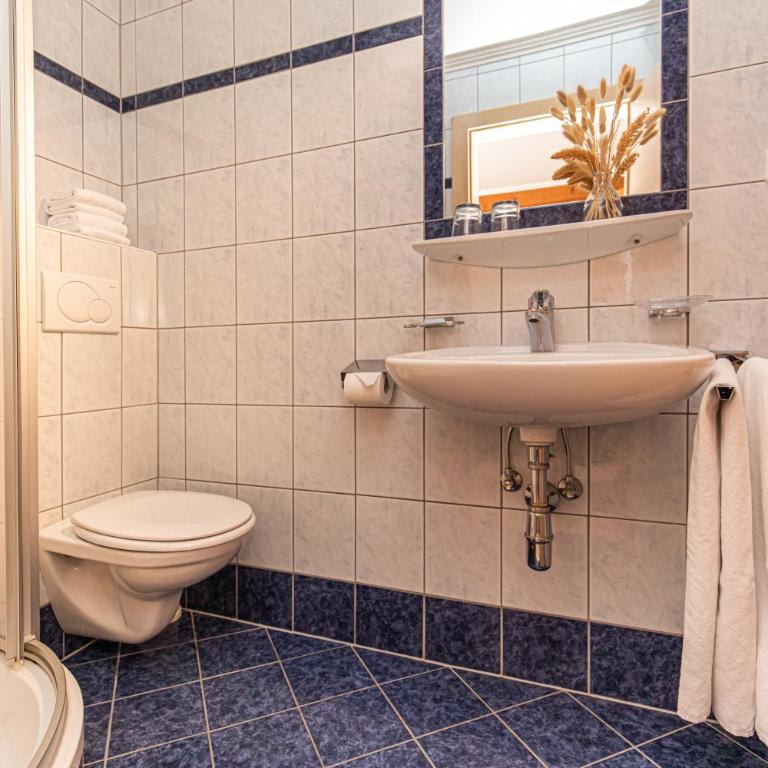 Haus Farmer - Double Room with Balcony - 11