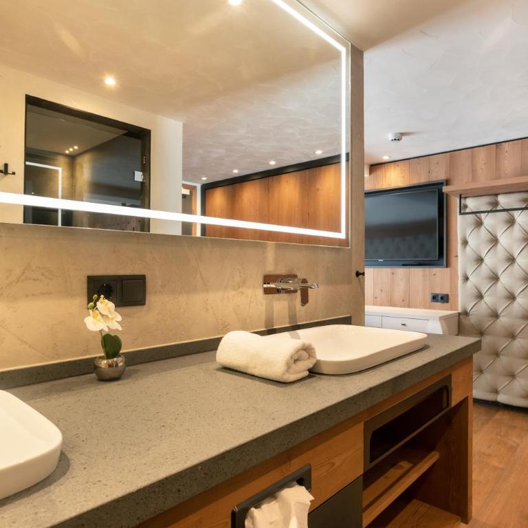 SonnenHOF hotel gerlos centrum - Deluxe Doppelzimmer mit Balkon - 2