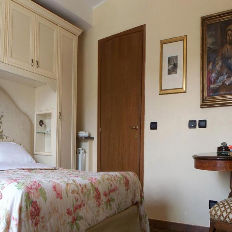 La tana del tasso Ventimiglia - Camera Matrimoniale con Balcone (2 Adulti + 1 Bambino) - 1