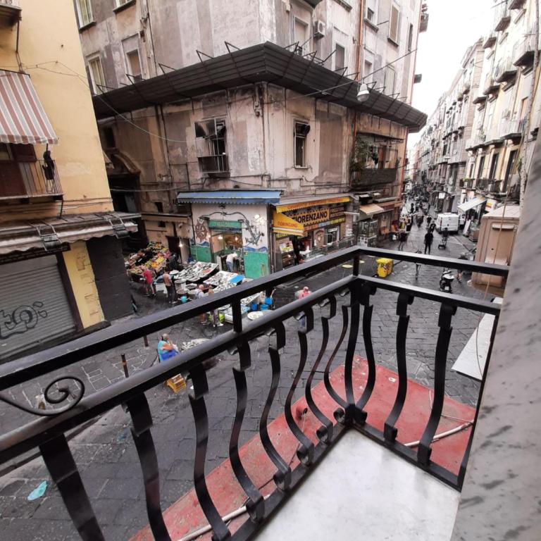 Pignasecca Home - Appartamento con 1 Camera da Letto con Balcone e Vista Città - 14