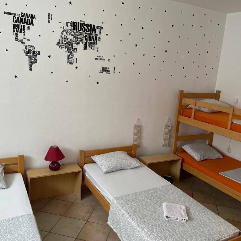 Rooms Deny - Quadruple Room with Private Bathroom - 8