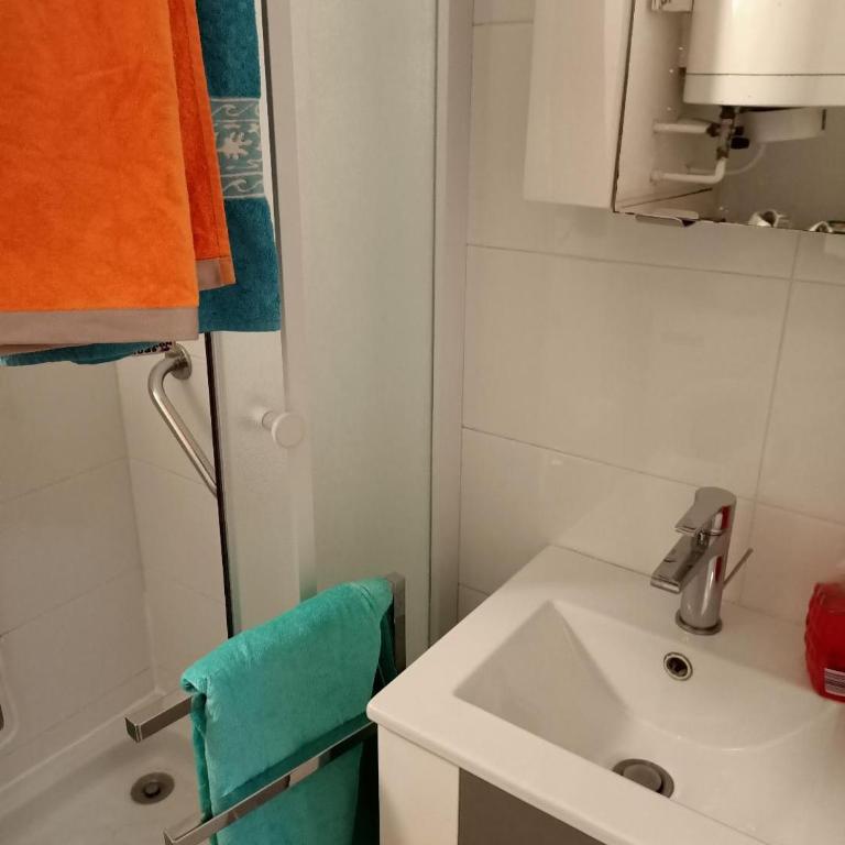 Résidence L'Iliade Appartement à 5 mn des plages Vue mer Parking gratuit - Studio - Vue sur Mer - 17