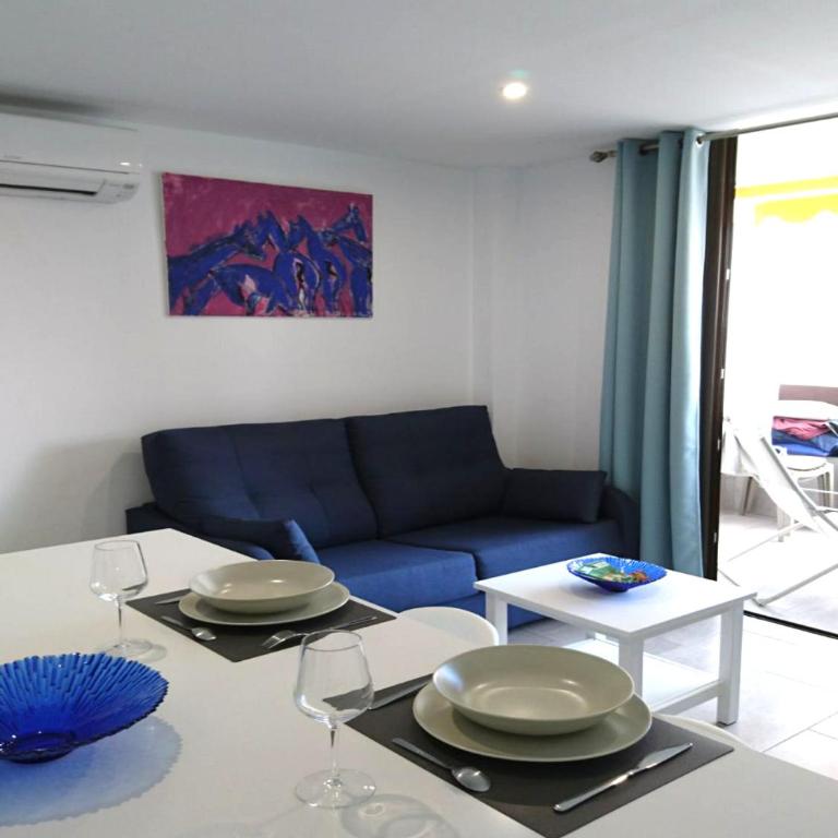 Las Arenas - apartamento moderno con vistas al mar y WiFi veloz de fibra óptica - One-Bedroom Apartment - 11